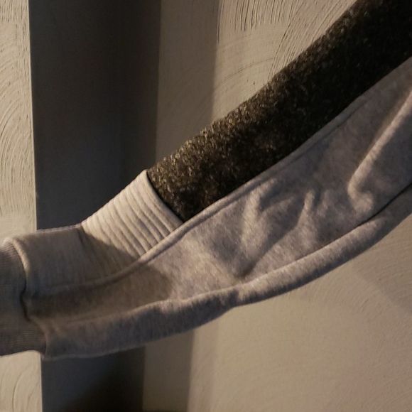 Amongst Others Kid’s Gray Hooded Pullover Sweatshirt Size M - Picture 5 of 9